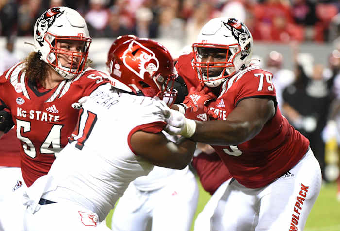 NC State tackle Ikem Ekwonu blocking
